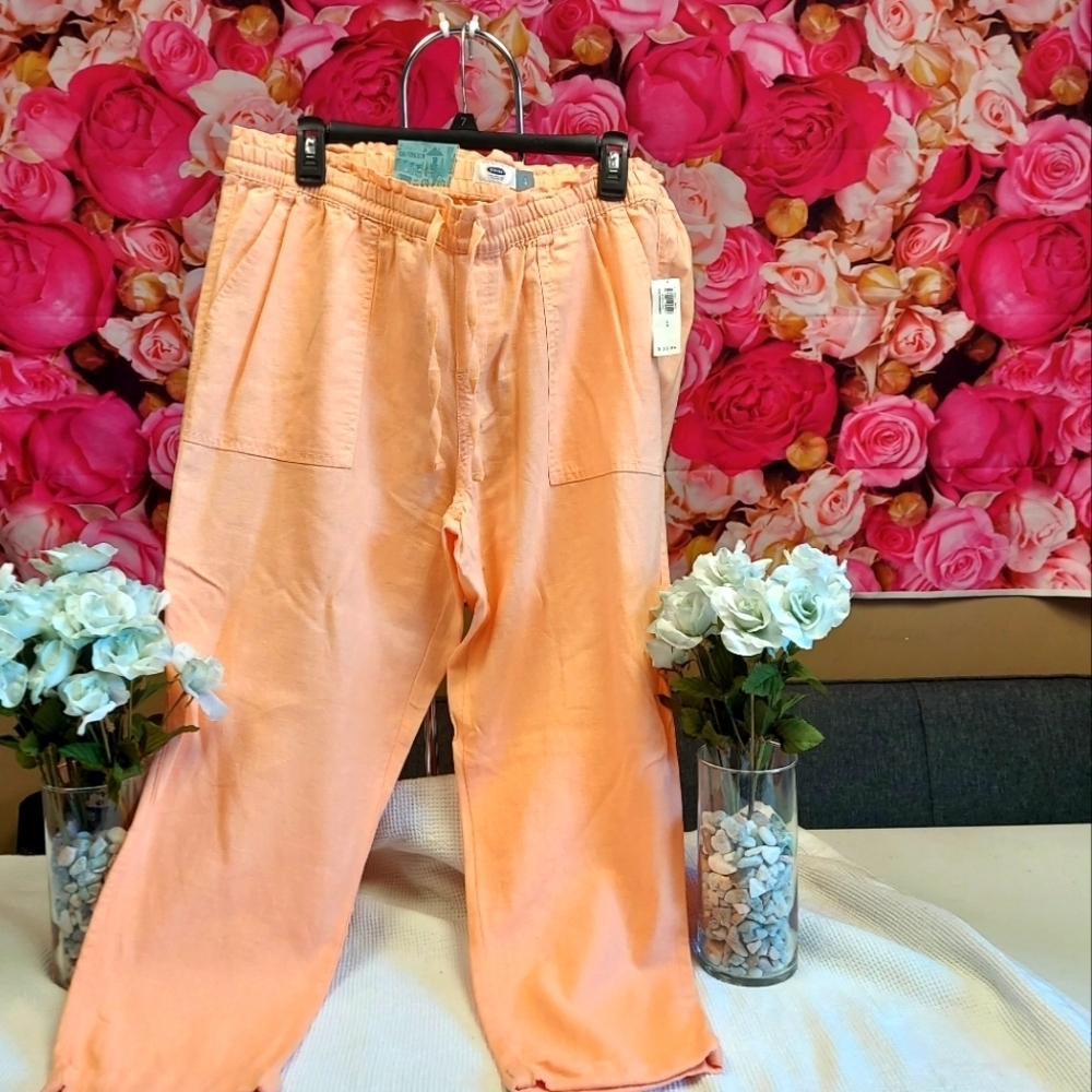 Old Navy Lt Orange Capri Cuffed Pants Size L NWT
